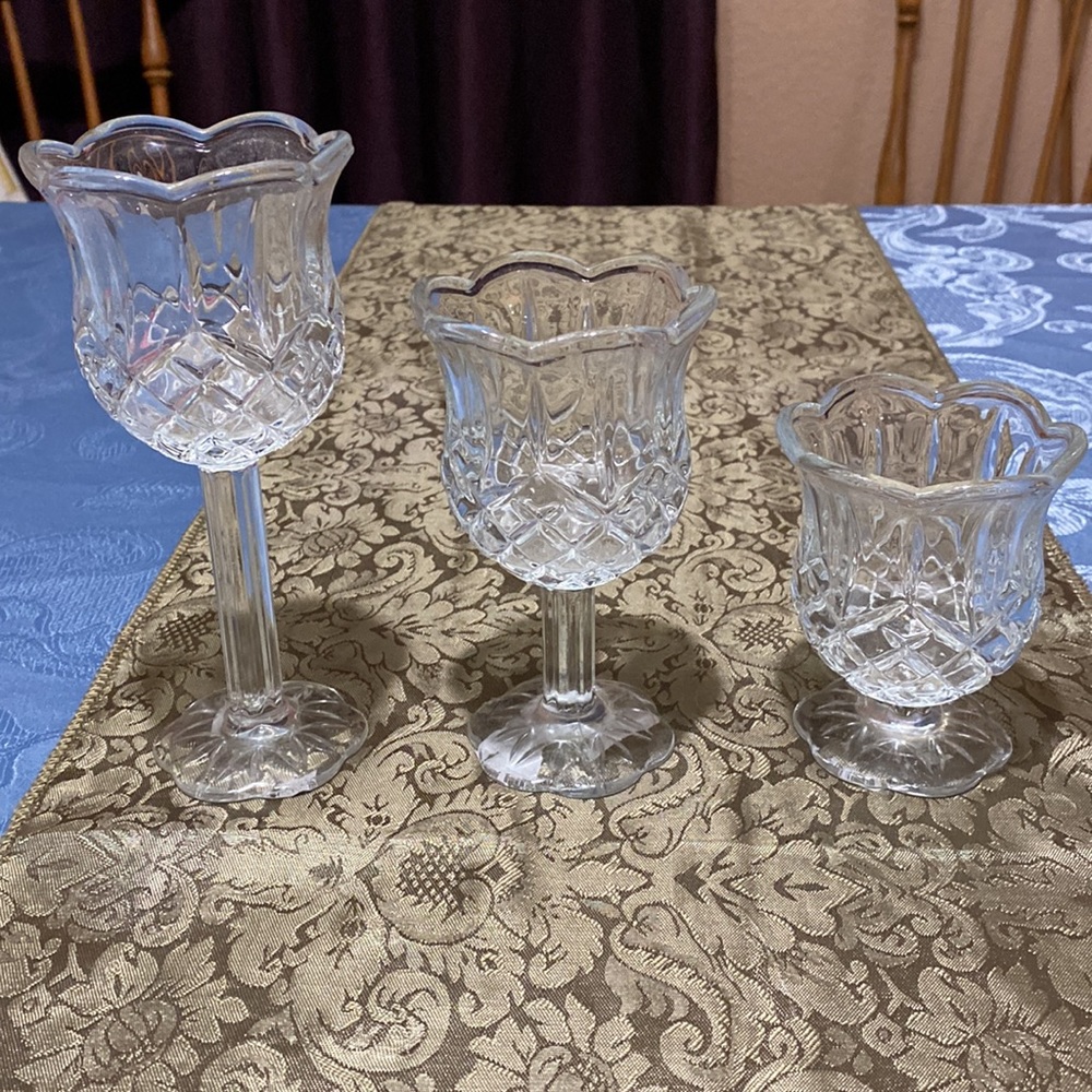3 Staggering Tulip Glass Cups by Homeco